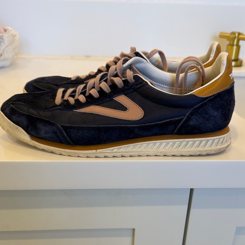 Womens Navy and pink Tretorns